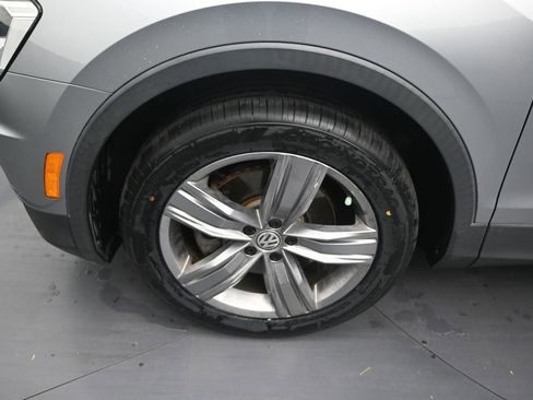 Used 2021 Volkswagen Tiguan SEL FWD image 9