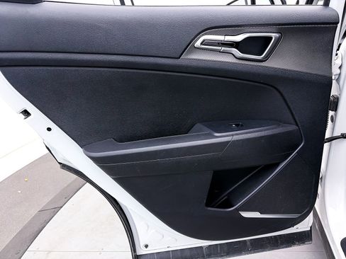 Used 2023 Kia Sportage LX image 27