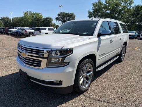 Used 2017 Chevrolet Suburban Premier AWD/4WD image 4