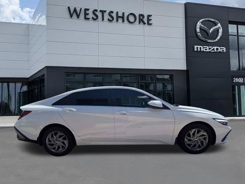Used 2024 Hyundai Elantra SEL FWD image 2