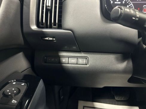 Used 2024 Nissan Pathfinder SL AWD/4WD image 16