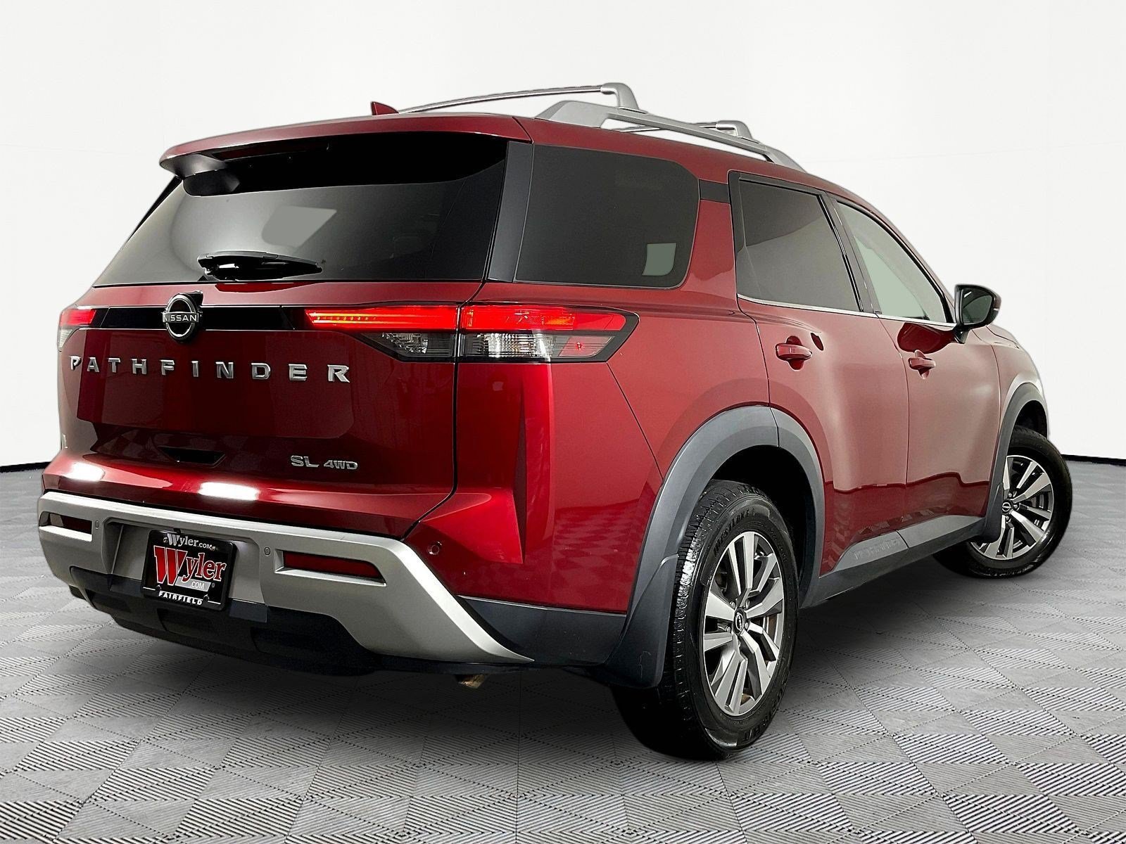 Used 2023 Nissan Pathfinder SL AWD/4WD image 6