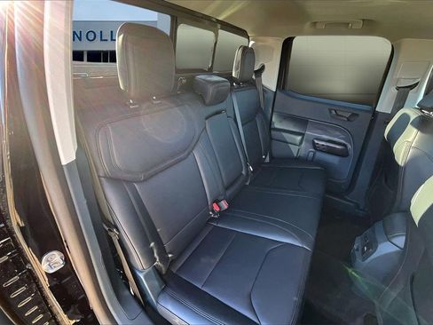 New 2025 Ford Maverick Lariat w/ Black Appearance Package image 11