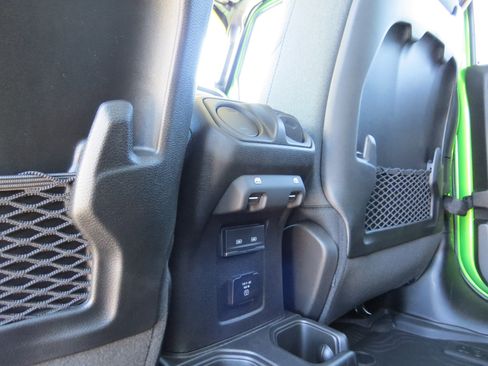 New 2025 Jeep Wrangler Unlimited Rubicon w/ XTREMEE 35" Tire Package image 17