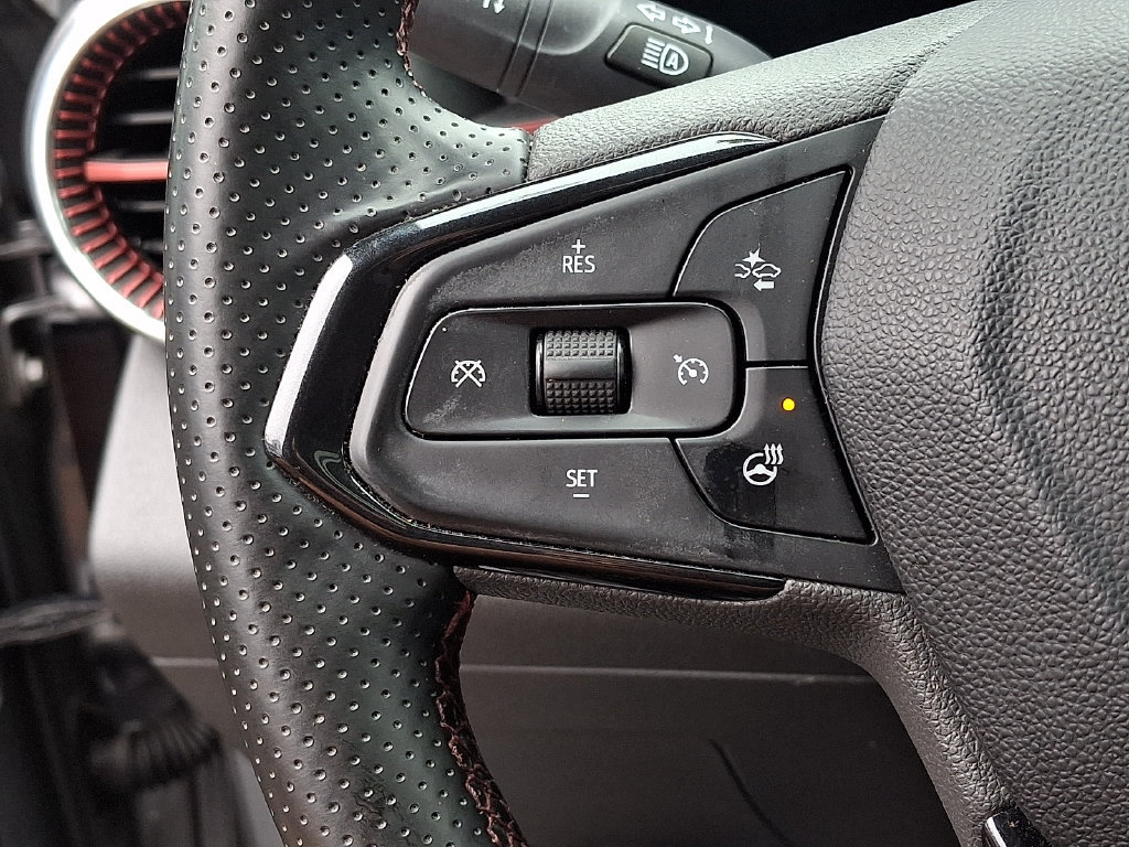 Used 2024 Chevrolet Trax RS w/ Sunroof Package FWD image 21
