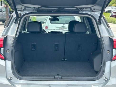 Used 2024 GMC Terrain SLT image 32