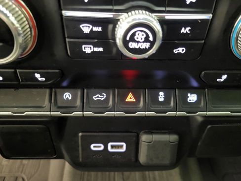 Used 2019 GMC Sierra 1500 SLE w/ SLE Value Package image 8