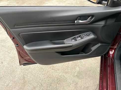 Used 2024 Nissan Altima 2.5 SV FWD image 16