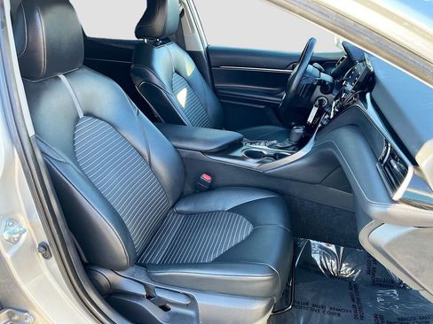Used 2022 Toyota Camry SE w/ Carpet Mat Package (TMS) AWD/4WD image 25