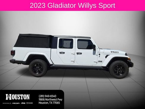 Used 2023 Jeep Gladiator Sport image 2