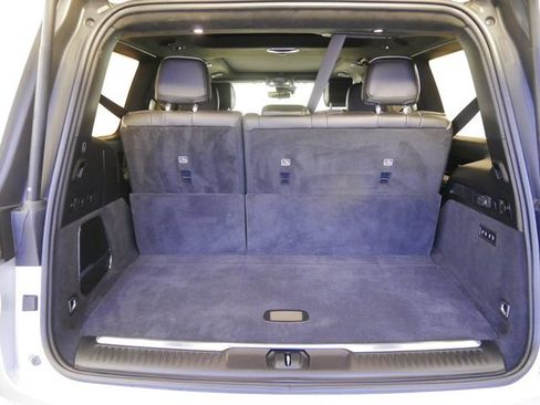 Certified 2023 Jeep Grand Wagoneer Series III w/ HD Trailer Tow Package AWD/4WD image 11