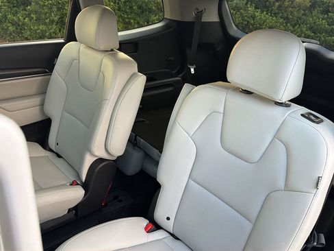 Used 2025 Kia Telluride S FWD image 31