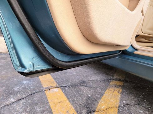 Used 2001 Mercedes-Benz E 320 Sedan image 34