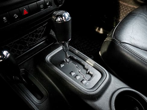 Used 2016 Jeep Wrangler Unlimited Sahara image 25