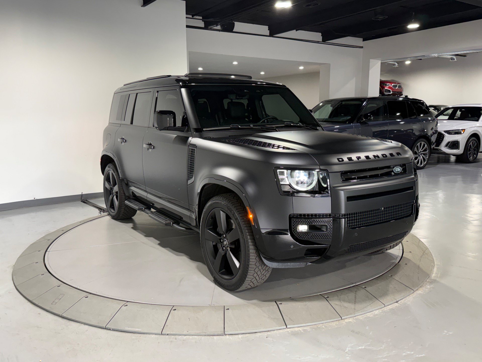 Used 2025 Land Rover Defender 110 X-Dynamic SE AWD/4WD image 6