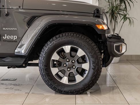 Used 2022 Jeep Wrangler Unlimited Sahara w/ Cold Weather Group image 10