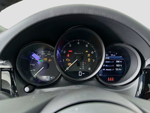 Certified 2026 Porsche Macan Turbo AWD/4WD image 13