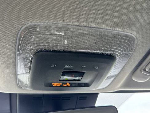 Used 2025 Toyota Prius FWD image 27