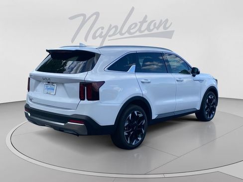 Used 2025 Kia Sorento EX w/ Panoramic Sunroof Package FWD image 6