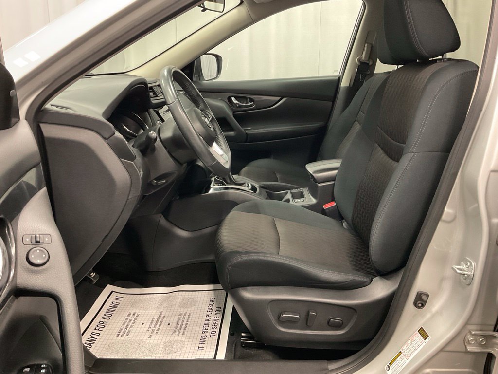 Used 2017 Nissan Rogue SV FWD image 7