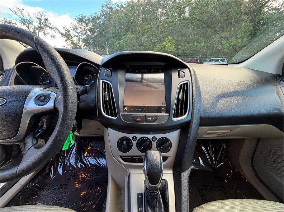Used 2013 Ford Focus SE w/ Super Fuel Economy (SFE) Pkg FWD image 11