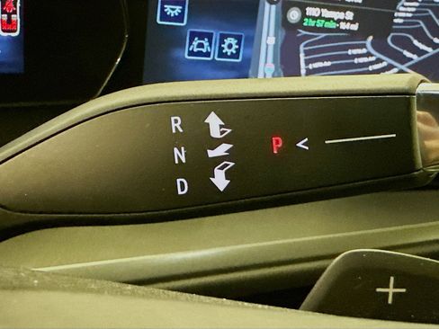 Used 2025 Chevrolet Traverse LT image 25