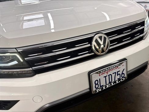 Used 2018 Volkswagen Tiguan SEL Premium AWD/4WD image 36