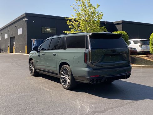 Used 2025 Cadillac Escalade ESV V image 15