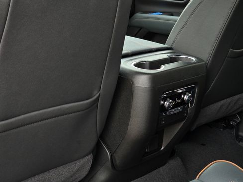 New 2026 GMC Yukon AT4 w/ AT4 Premium Package AWD/4WD image 23