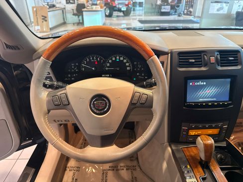 Used 2004 Cadillac XLR RWD image 13