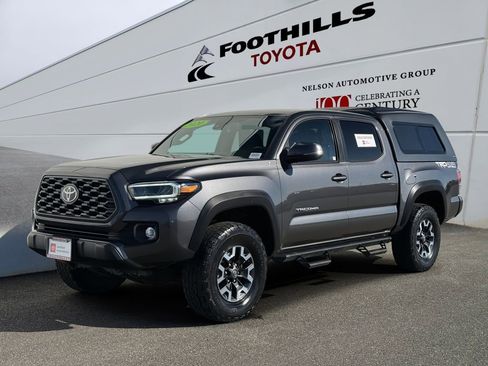 Used 2020 Toyota Tacoma TRD Off-Road w/ Technology Package AWD/4WD image 3