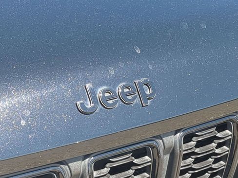 Used 2023 Jeep Grand Cherokee Altitude AWD/4WD image 12