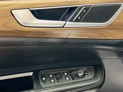 Used 2024 Volkswagen Atlas SE image 16