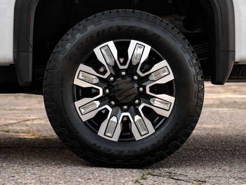 Used 2024 GMC Sierra 2500 Denali w/ Denali Reserve Package AWD/4WD image 13