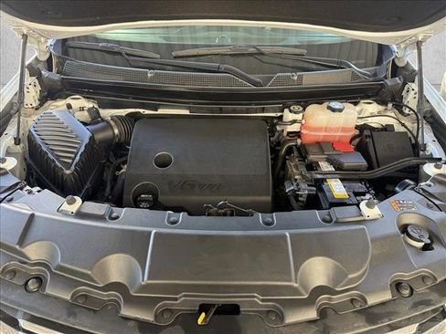 Used 2023 Chevrolet Traverse LT image 25