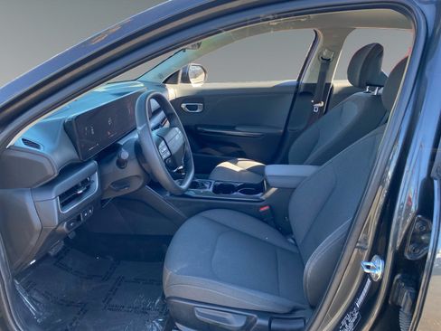 Used 2025 Kia K4 FWD image 9