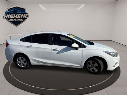 Used 2018 Chevrolet Cruze LS image 9