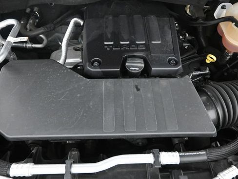 Used 2022 Chevrolet Silverado 1500 LT AWD/4WD image 42