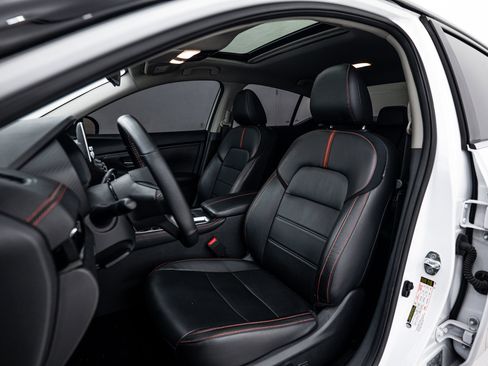 Used 2024 Nissan Sentra SR w/ SR Premium Package image 12