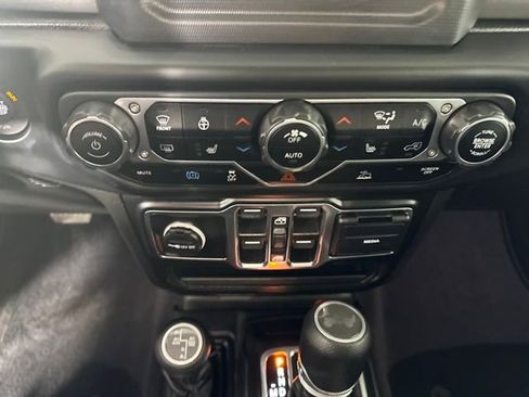 Used 2023 Jeep Wrangler Unlimited w/ Cold Weather Group image 23