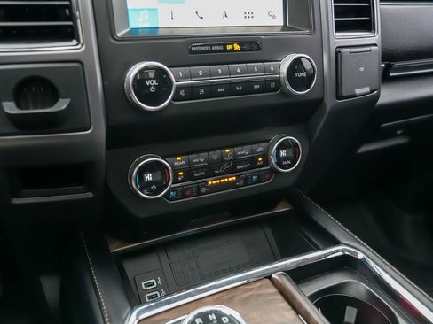 Used 2019 Ford Expedition Platinum image 29