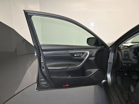 Used 2016 Nissan Altima 2.5 SL w/ 2.5 Technology w/LED Package FWD image 10