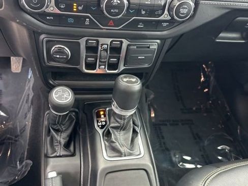 Used 2024 Jeep Wrangler Unlimited Sahara AWD/4WD image 19