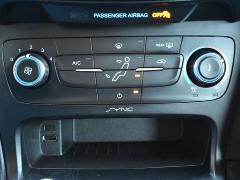 Used 2017 Ford Focus SE image 24