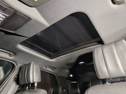 Used 2018 Land Rover Discovery HSE Luxury image 44