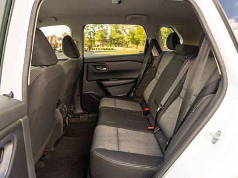 Used 2024 Nissan Rogue SV FWD image 13