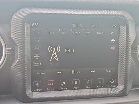 Used 2022 Jeep Wrangler Unlimited Sahara w/ Cold Weather Group AWD/4WD image 20