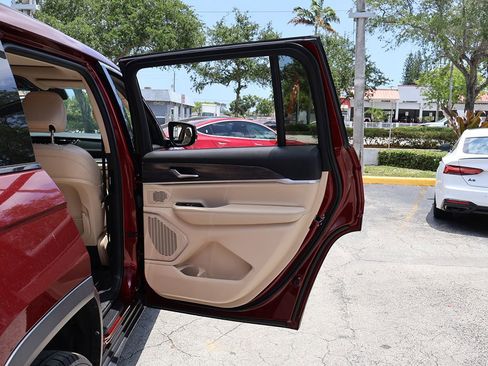 Used 2022 Jeep Grand Cherokee L Limited AWD/4WD image 29