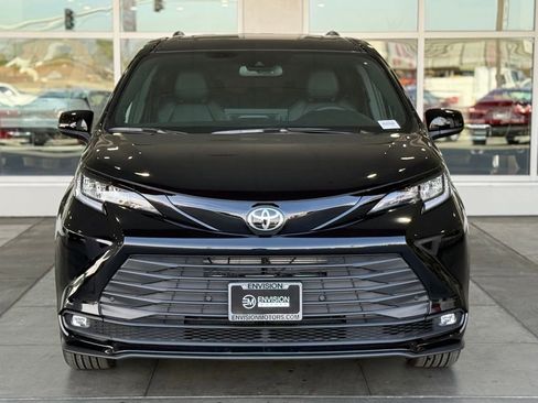 New 2026 Toyota Sienna XLE Woodland Edition image 4