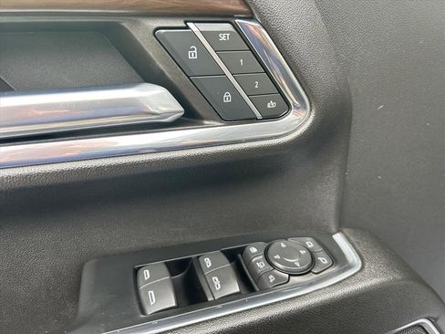 Used 2024 GMC Sierra 2500 SLT w/ SLT Premium Package image 17
